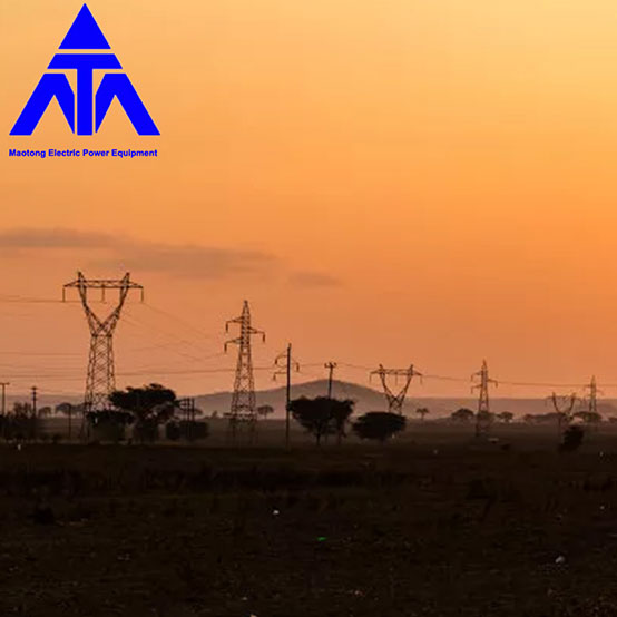 এঙ্গেল স্টিল টাওয়ার জুড়ে 1000KV পাওয়ার ট্রান্সমিশন