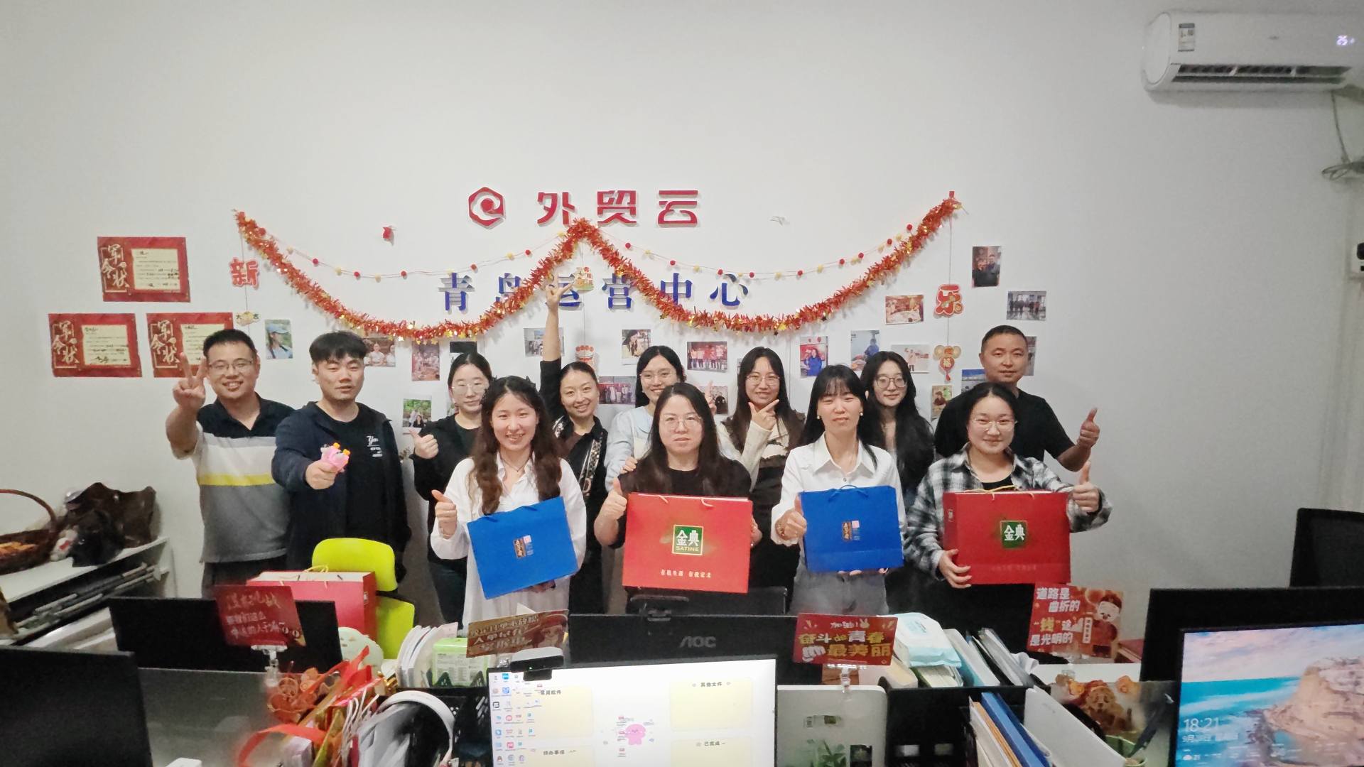 মাওটং জাতীয় দিবস এবং মধ্য-শরৎ উৎসব উদযাপন করে